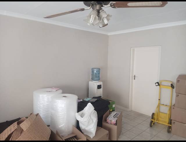 9 BEDROOM FREESTANDING FOR SALE IN KEMPTON PARK WEST